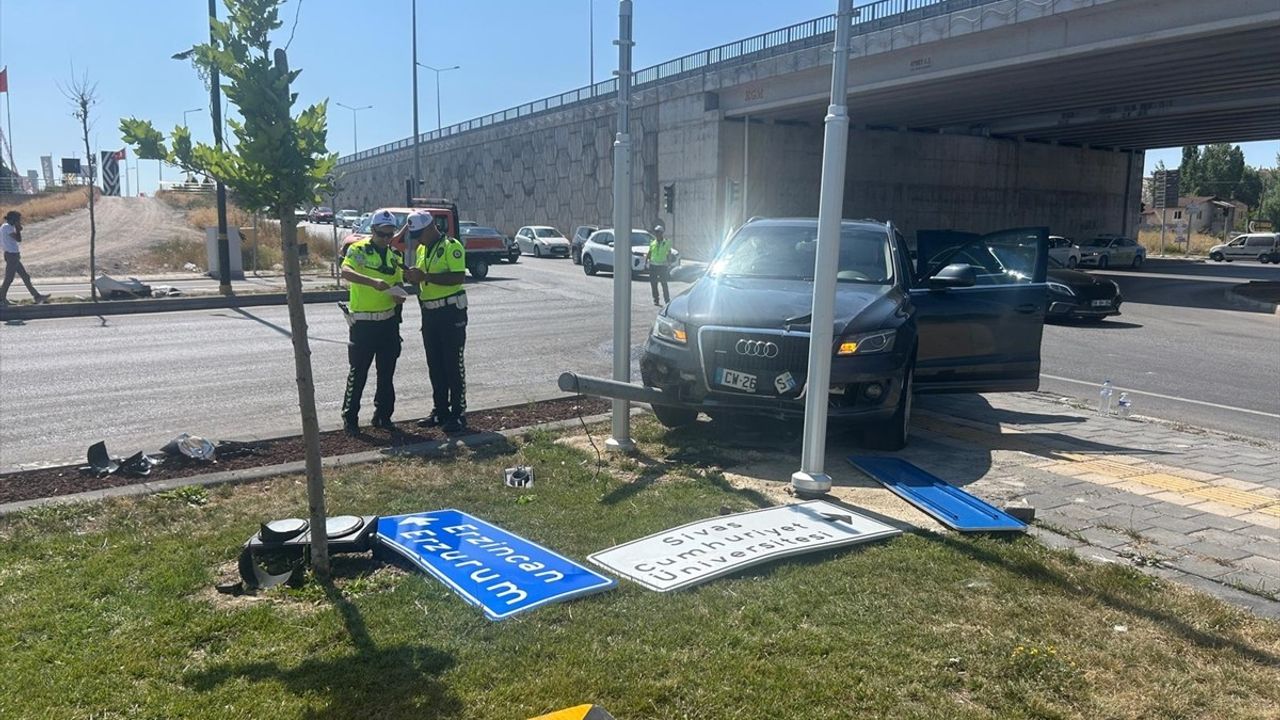 Sivas'ta Trafik Kazası: 4 Yaralı
