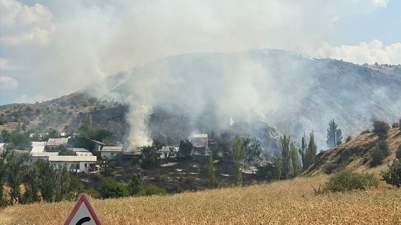 Sivas'ta Yangın Felaketi: 5 Ev Kullanılamaz Hale Geldi