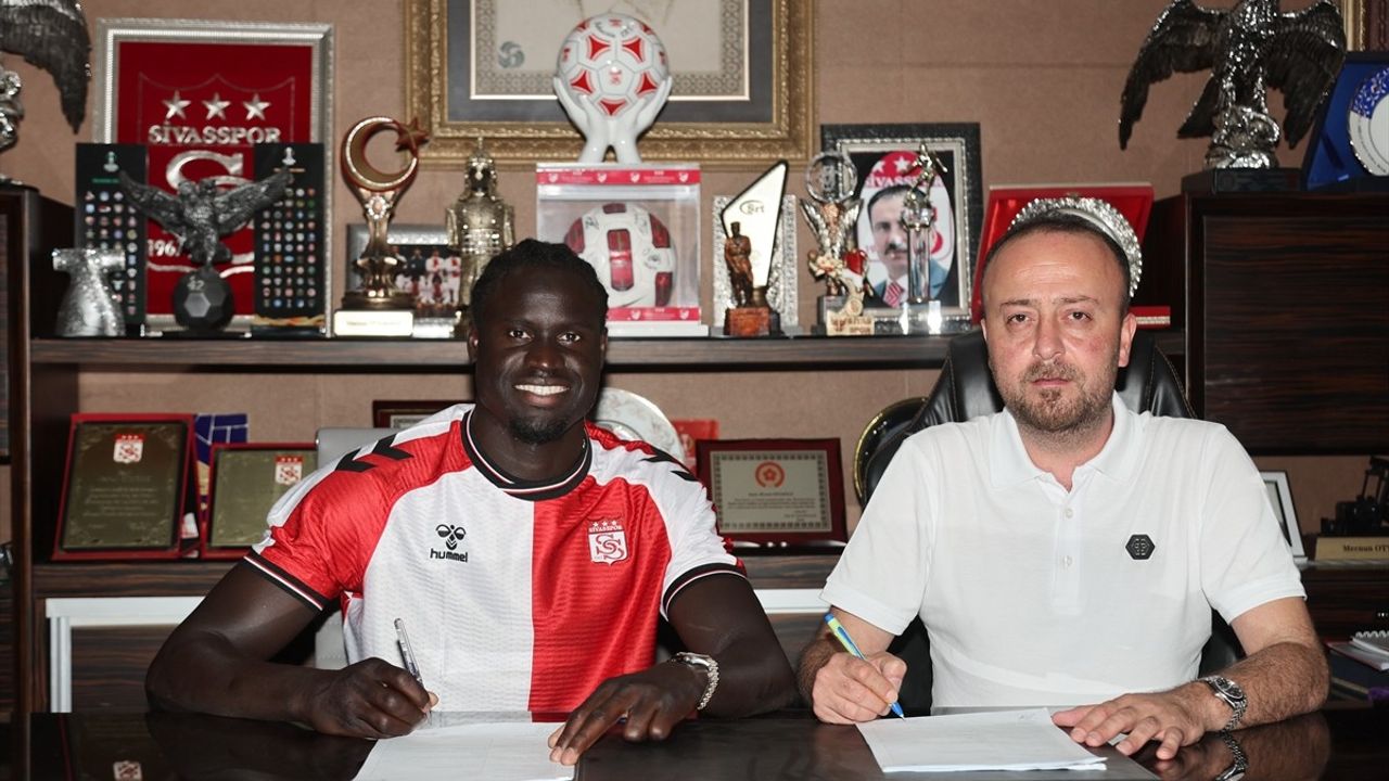 Sivasspor'dan Aliou Badji Transferi