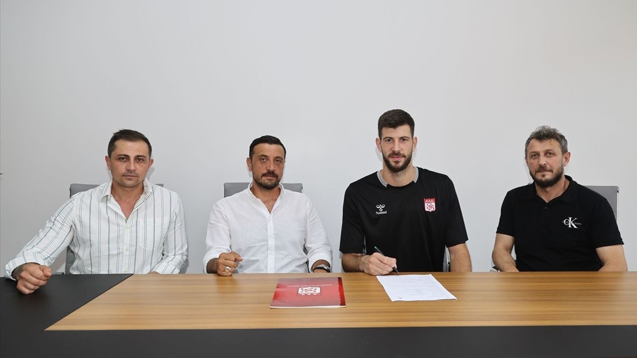 Sivasspor, Göktuğ Bakırbaş'ı Kadrosuna Kattı