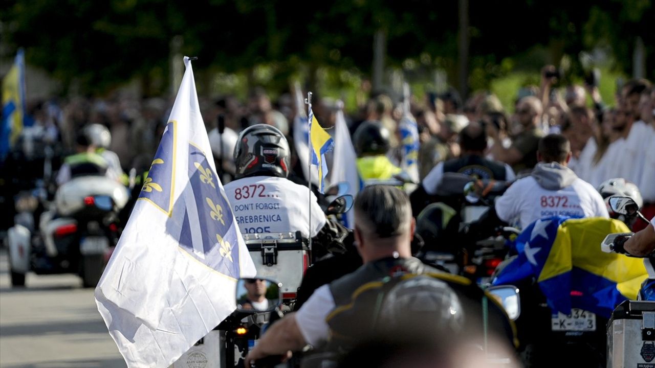 Srebrenitsa'daki Barış Yürüyüşü Potoçari'ye Ulaştı