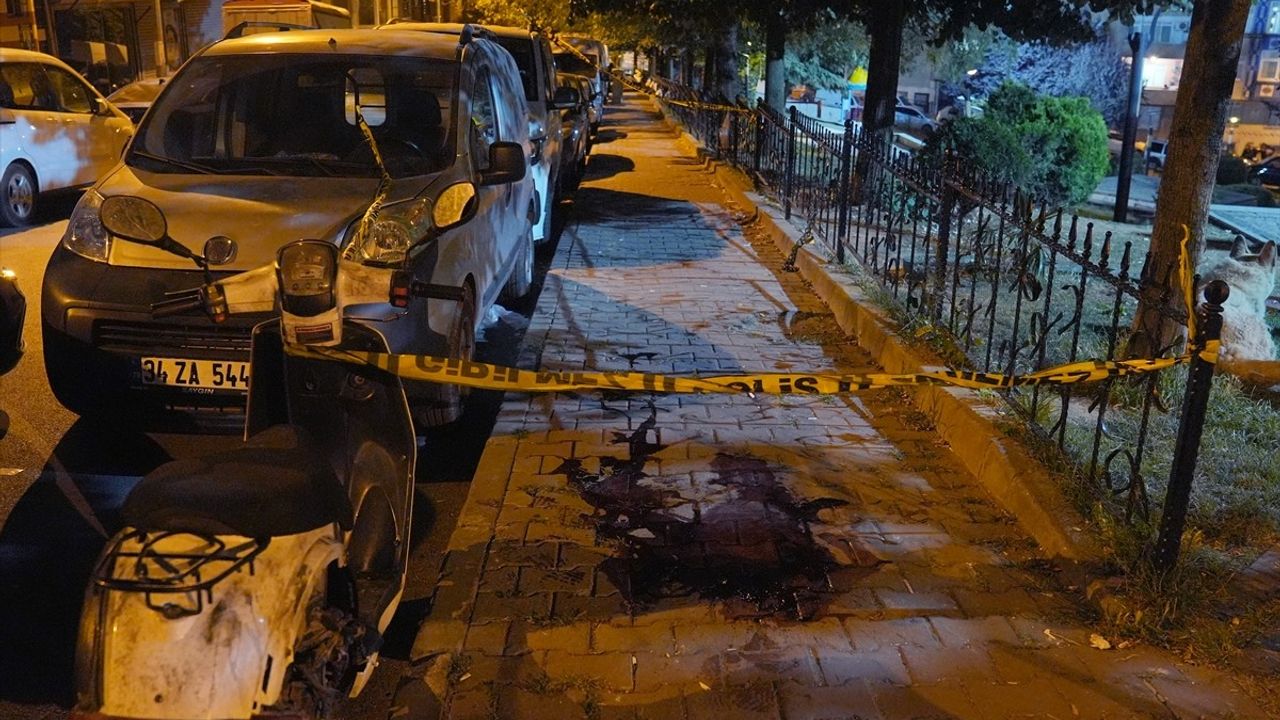 Sultangazi'de Bıçaklı Saldırı: Bir Genç Hayatını Kaybetti