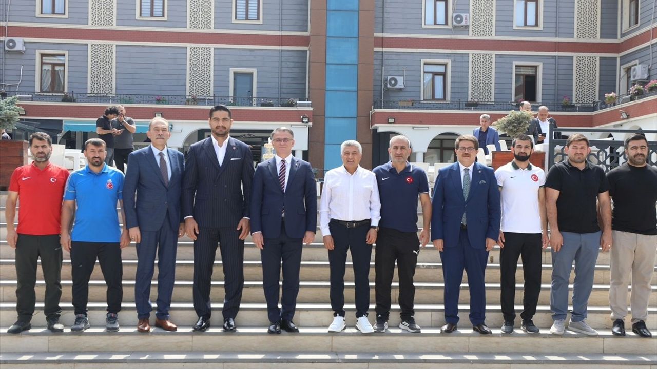 Taha Akgül'ün Van Ziyareti: Güreş Eğitim Merkezi Müjdesi