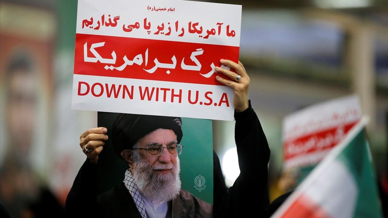 Tahran'da İsrail Saldırılarında Hayatını Kaybedenler İçin Anma Töreni