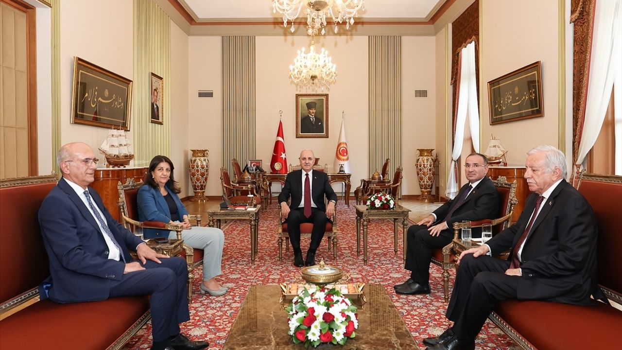 TBMM Başkanı Kurtulmuş, Başkanvekillerini Kabul Etti
