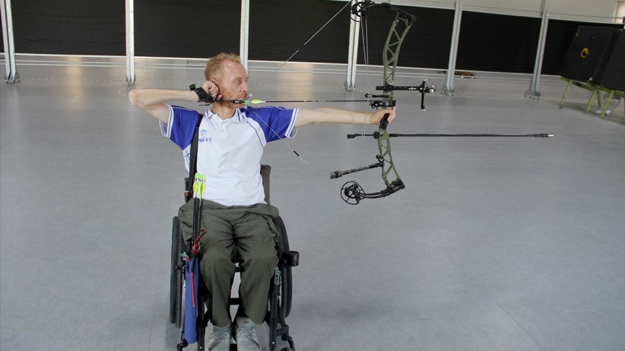 Tekerlekli Sandalyedeki Şampiyon: Eşinin Desteğiyle Yükseliyor