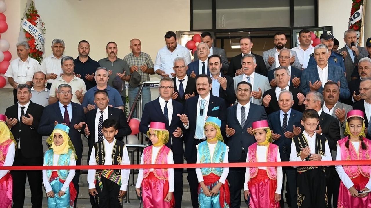 TOBB Başkanı Hisarcıklıoğlu, Seydişehir'de Yeni Okul Açılışına Katıldı