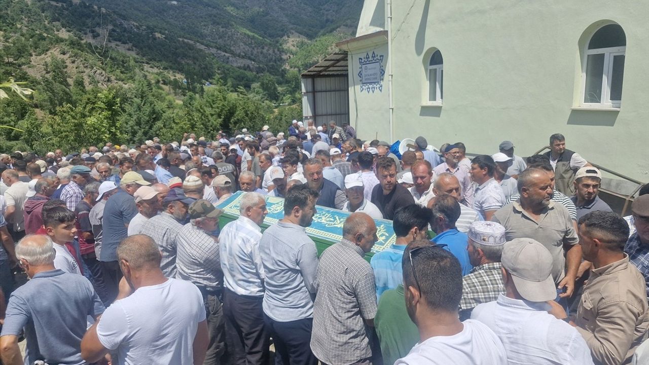 Tokat'ta Kelkit Çayı'nda Boğulan Kuzenlerin Cenazesi Defnedildi