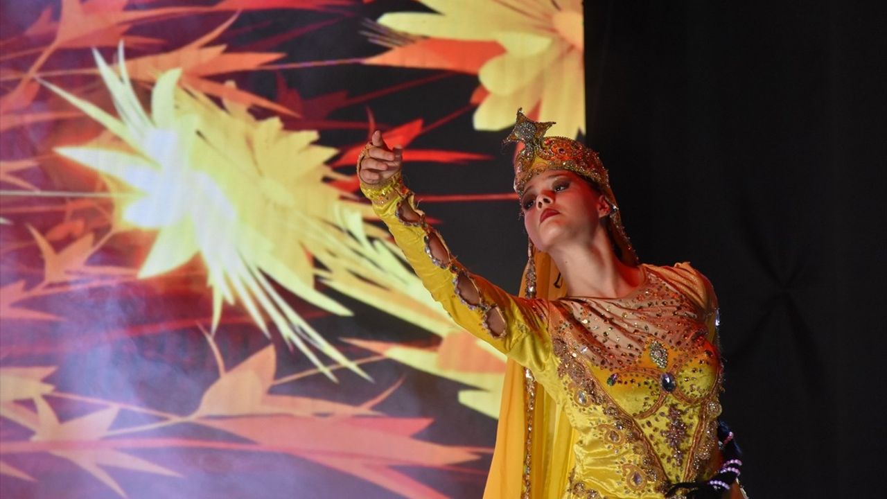 Trabzon'da 'Destanların Dansı' Gösterisi Büyüledi