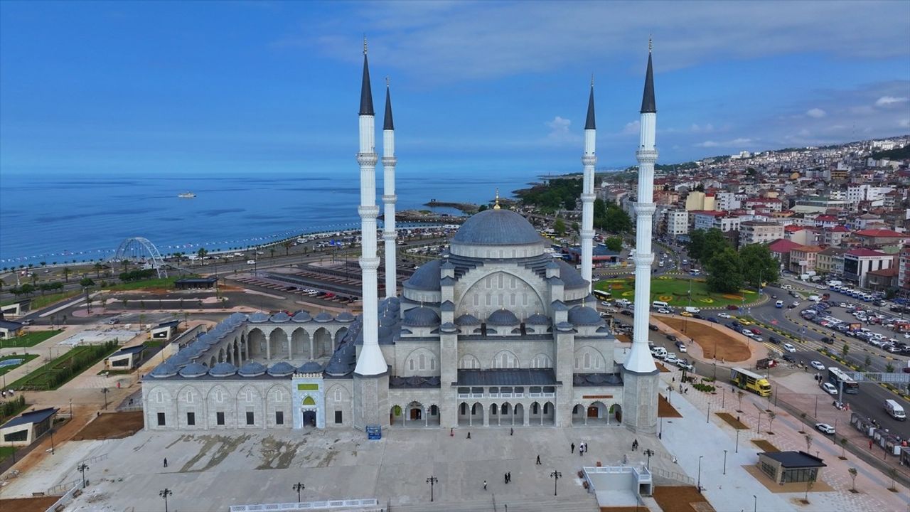 Trabzon'da Hanife Hatun Camisi İncelemesi