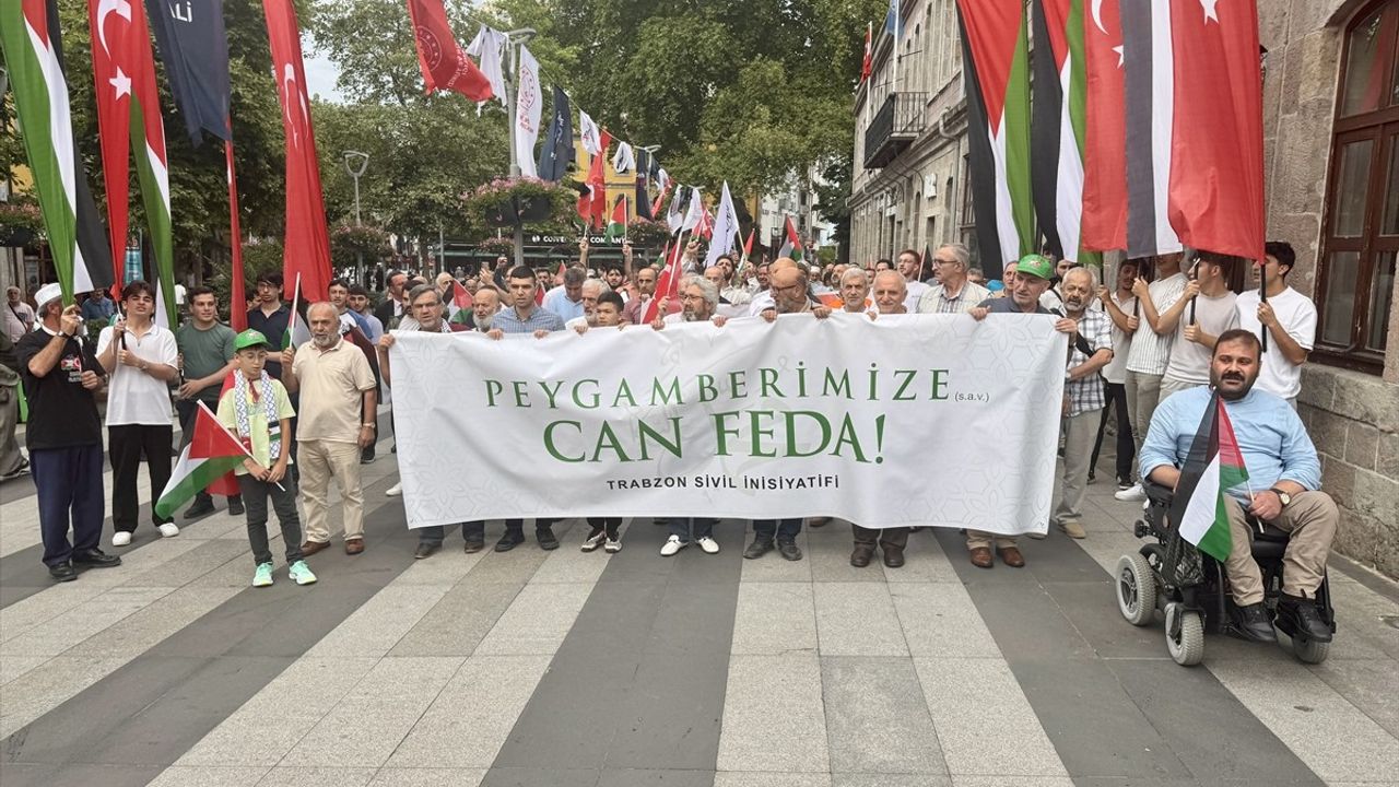 Trabzon'da Hazreti Muhammed'in Karikatürüne Tepki Gösterildi