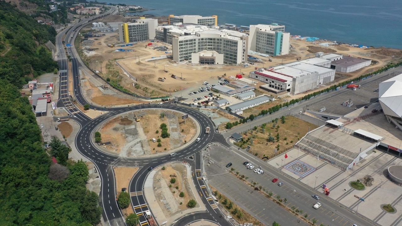 Trabzon Şehir Hastanesi Kavşağı Trafiğe Açıldı