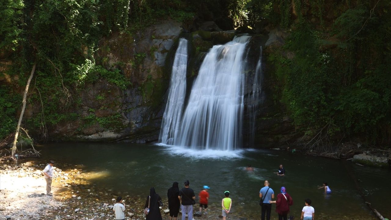 Trabzon'un Canikdere Şelalesi: Turistlerin Gözde Mekanı