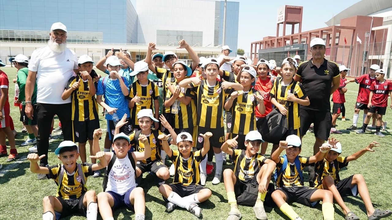 TÜGVA İzmir'de 15 Temmuz Şehitleri Anısına Futbol Turnuvası Düzenledi