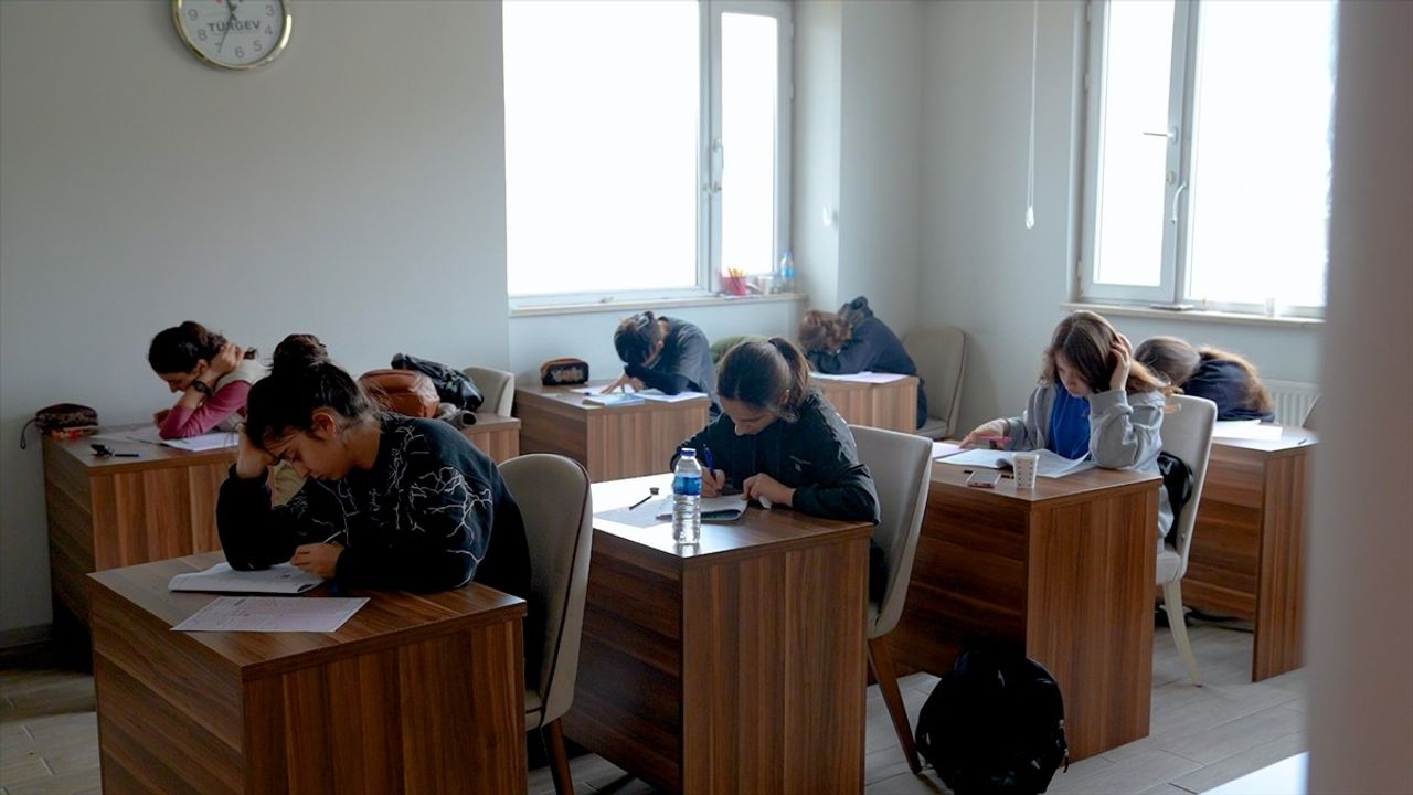 TÜRGEV'in Silopi'deki GİF Merkezindeki Öğrenciler YKS'de Büyük Başarı Gösterdi