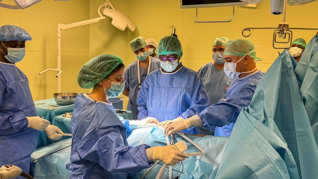 Türk Hekimlerden Burkina Faso'da Tarihi Böbrek Nakli Operasyonu