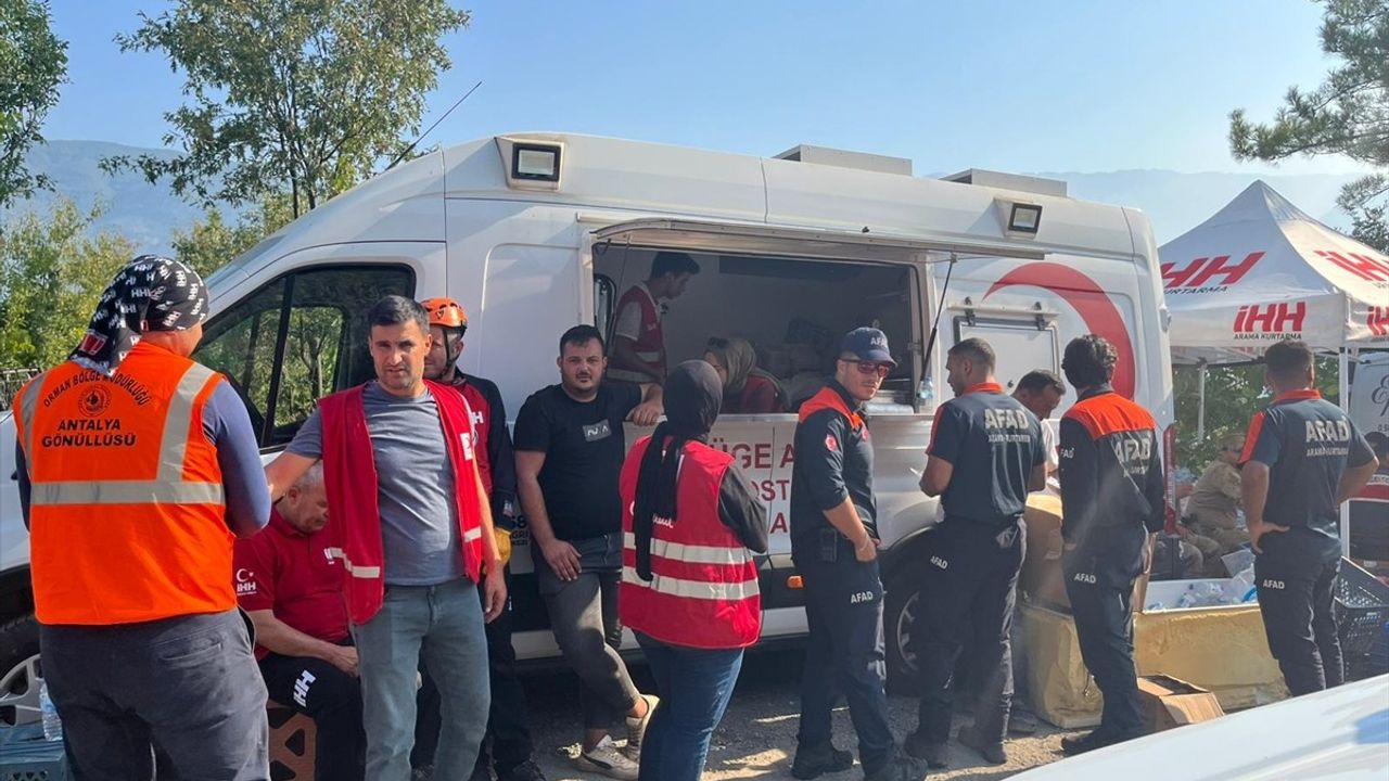 Türk Kızılay Orman Yangınlarıyla Mücadelede Aktif Rol Oynuyor