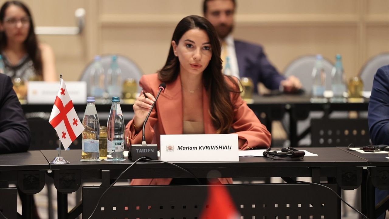 Ulaştırma Bakanı Uraloğlu, Türkiye-Gürcistan Ticaret Hedeflerini Açıkladı