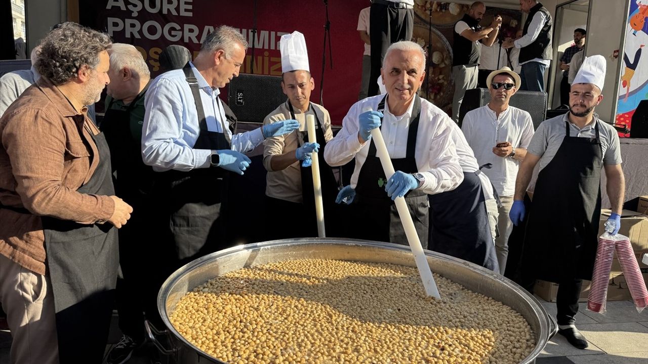 Ümraniye'de 20 Bin Kişiye Aşure İkramı