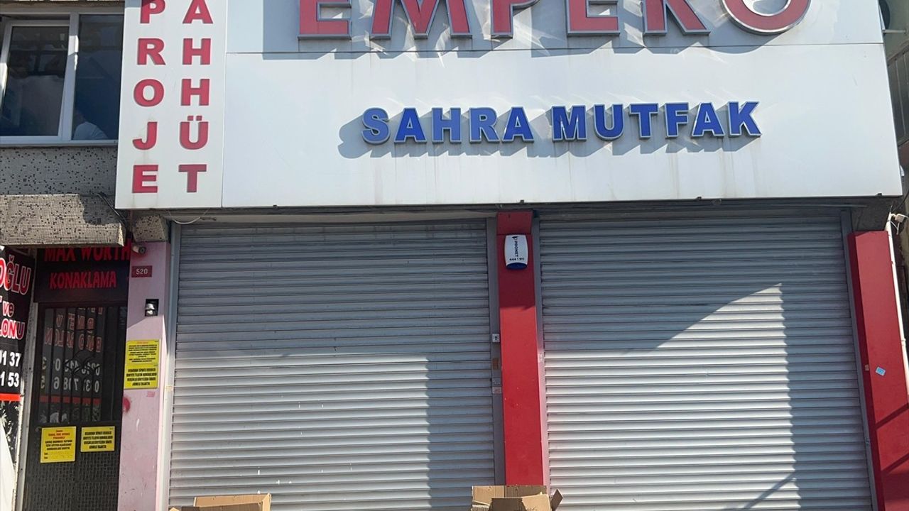 Ümraniye'de El Bombalı Saldırı: 1 Yaralı, O Anlar Kamerada