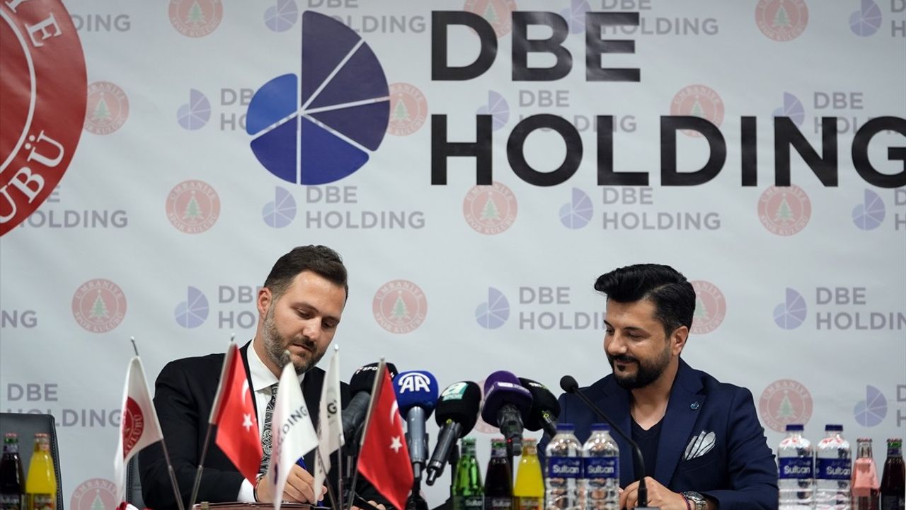 Ümraniyespor, DBE Holding ile Forma Sırt Sponsoru Anlaşması Yapıldı