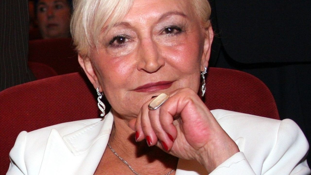 Ünlü Yazar Pınar Kür Hayatını Kaybetti