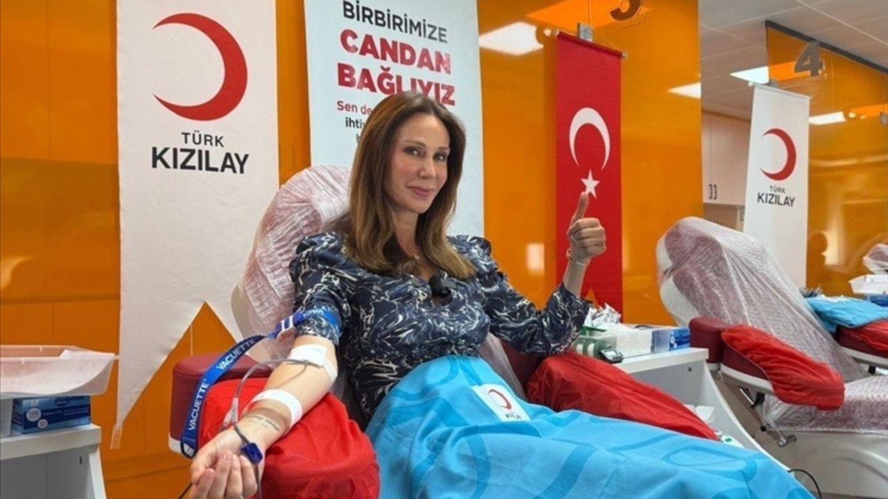 Ünlülerden Türk Kızılay'a Kan Bağışında Destek