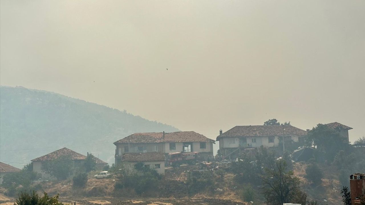 Uşak'ta Orman Yangınına Hızla Müdahale Ediliyor