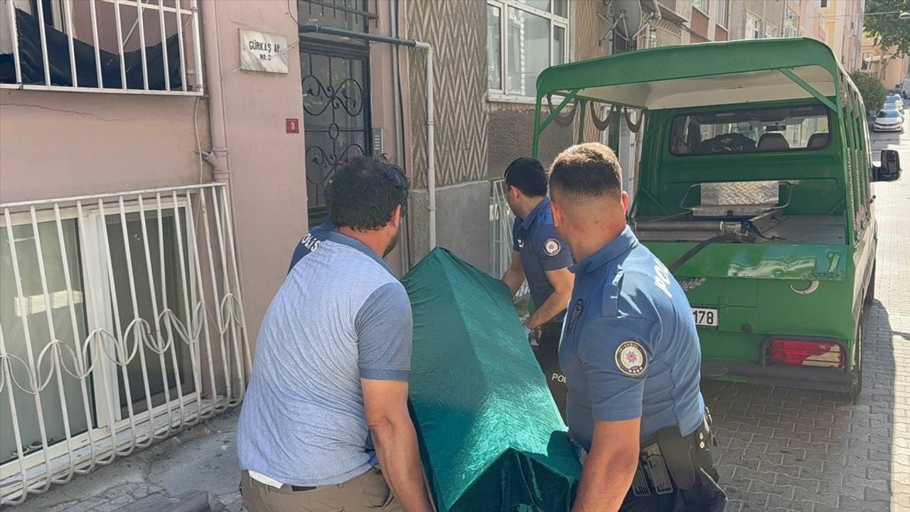 Üsküdar'da Akraba Kavgası: Silahla Vurulan Kişi Hayatını Kaybetti