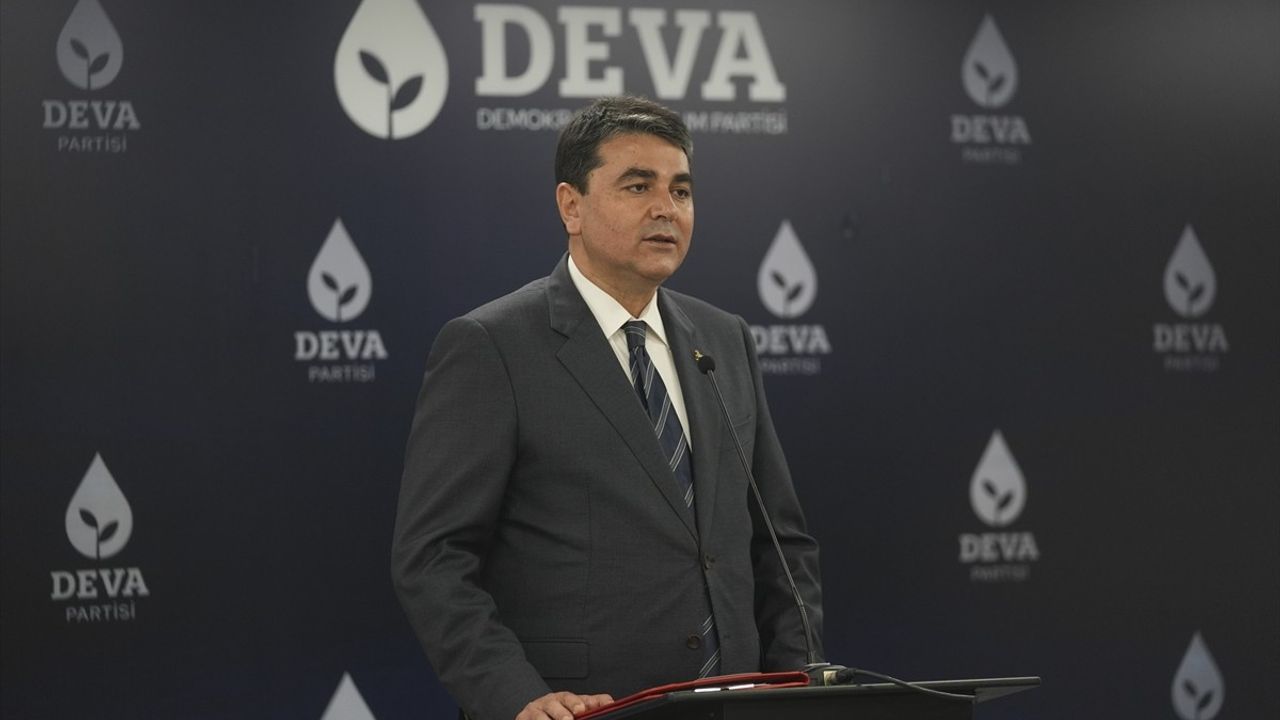 Uysal'dan Babacan'a Ziyaret: 'Terörsüz Türkiye' Hedefi Konuşuldu