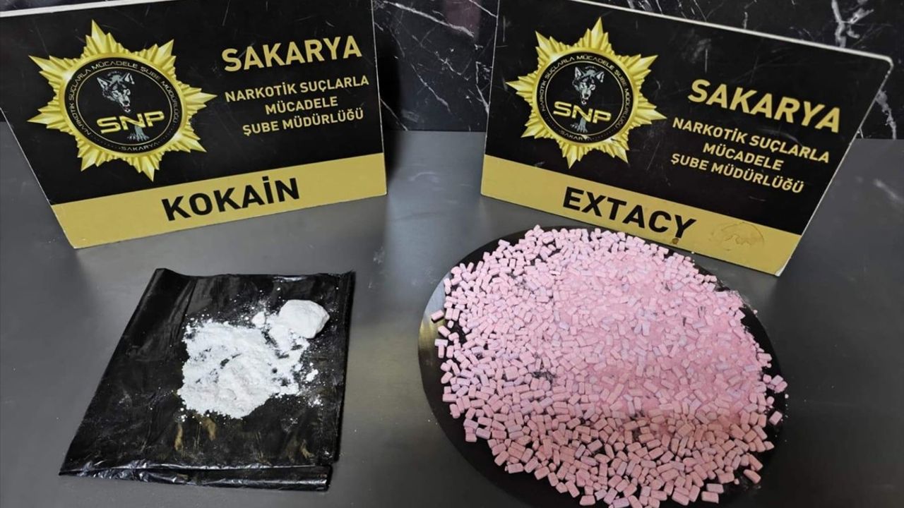 Uyuşturucu Ele Geçirilen Araçta 2 Zanlı Tutuklandı