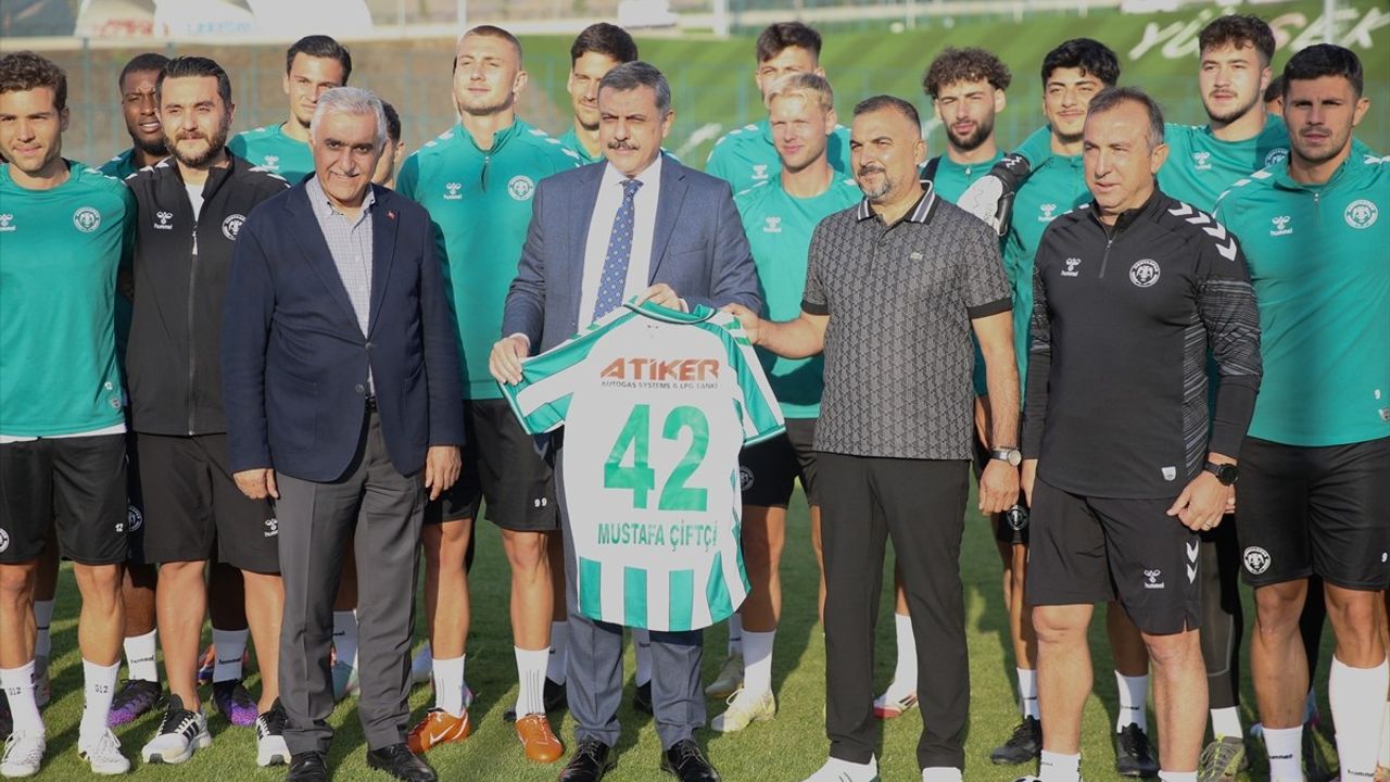 Vali Çiftçi, Konyaspor'u Erzurum'da Ziyaret Etti