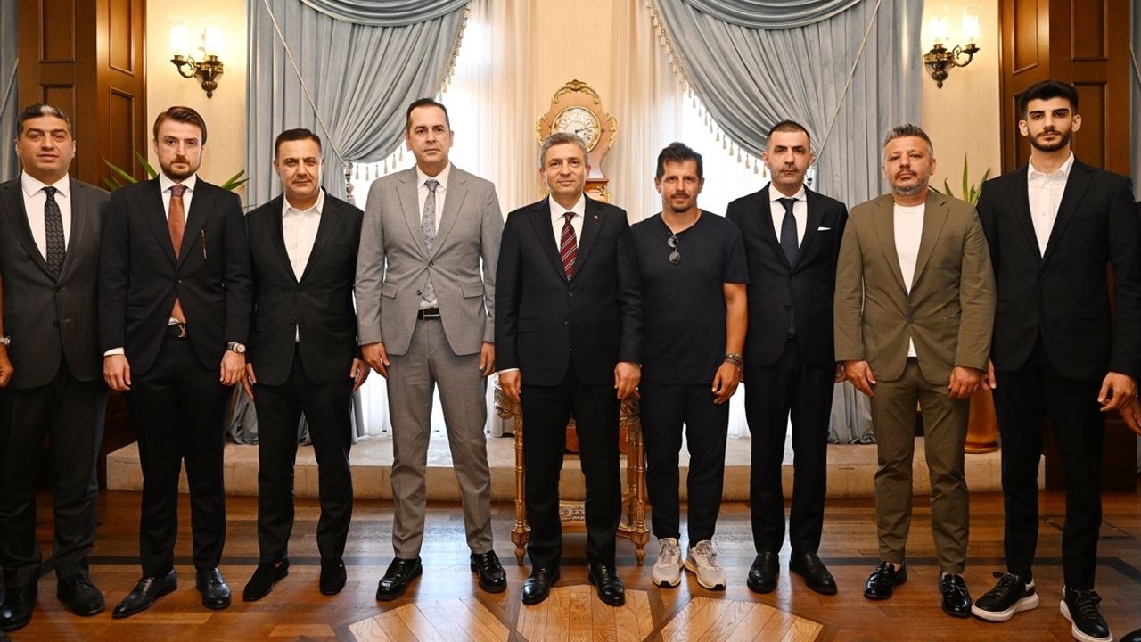 Vali Şahin Antalyaspor'un Yeni Yönetimini Kabul Etti