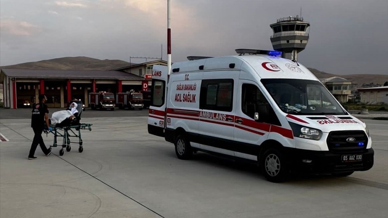 Van'da Akciğer Ödemi Olan Hasta Ambulans Helikopterle Hastaneye Kaldırıldı