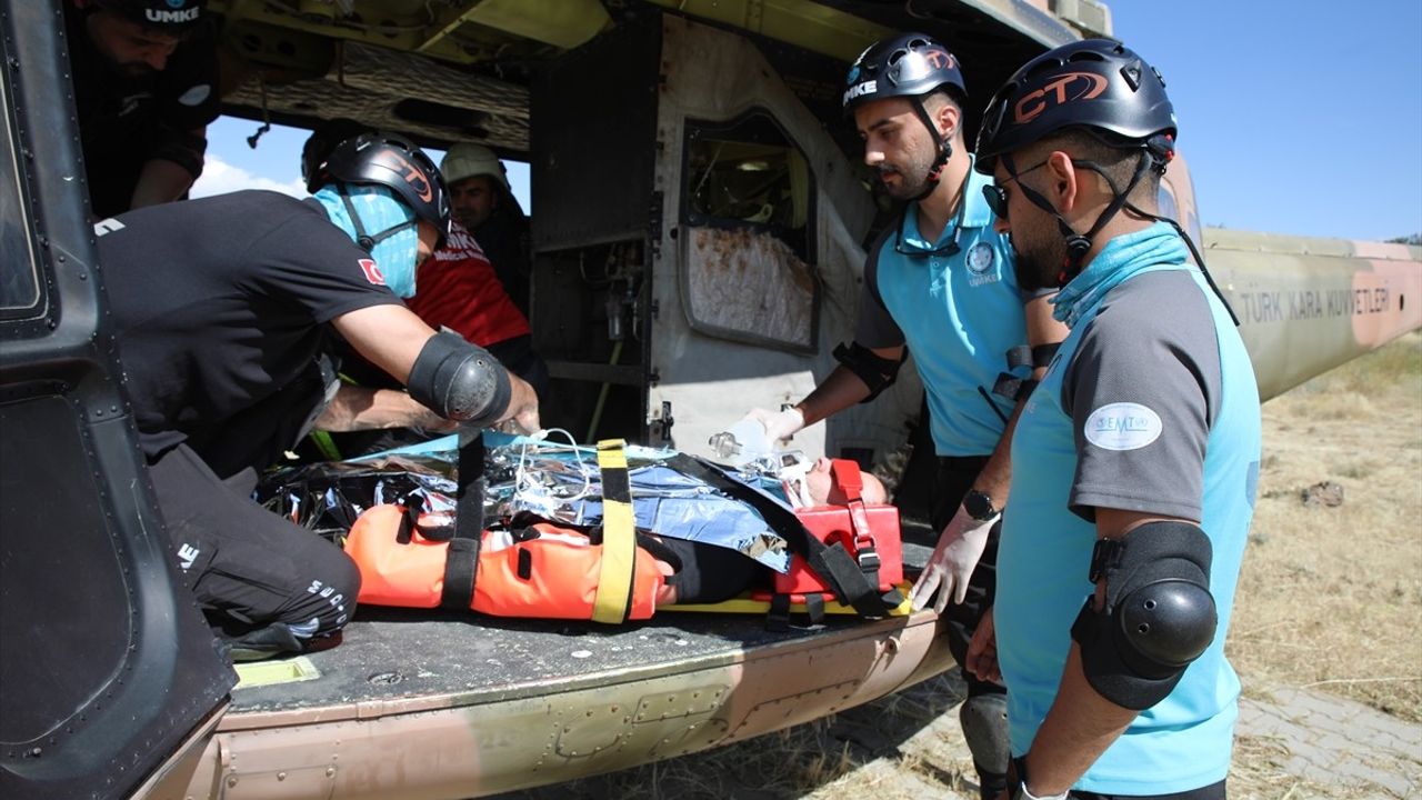 Van'da Helikopter Kazası Arama Kurtarma Tatbikatı Gerçekleşti