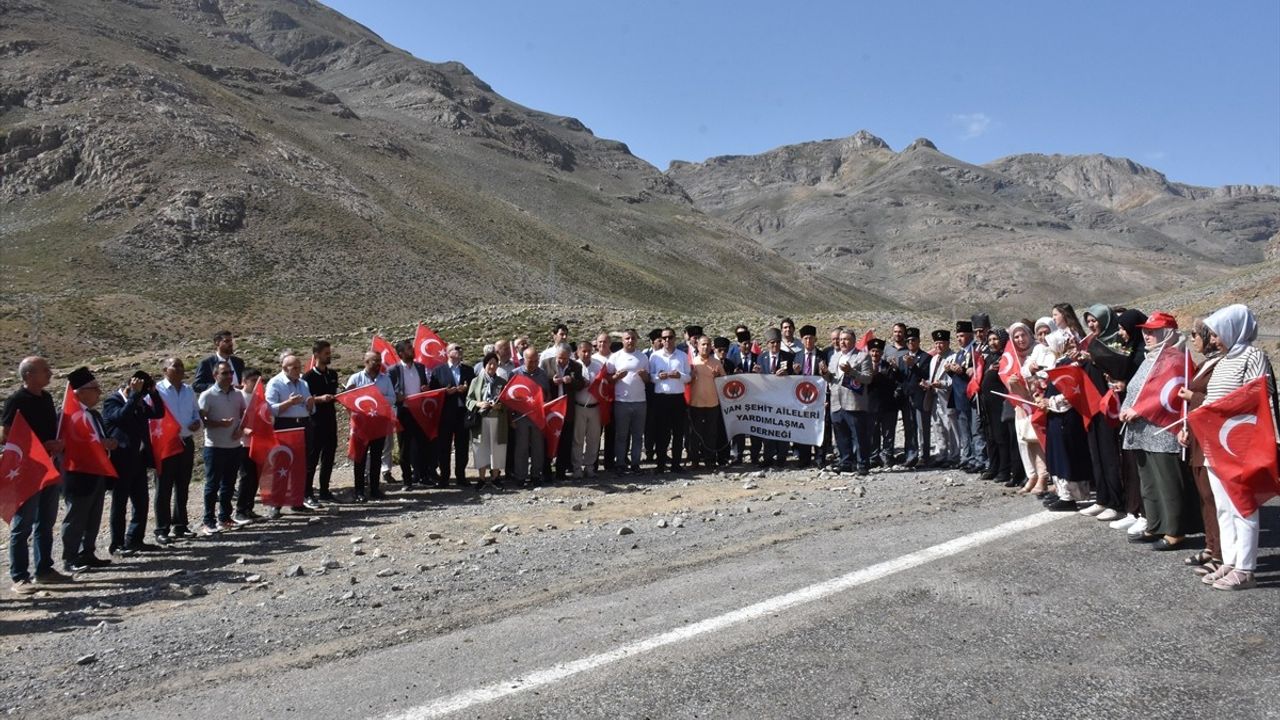 Van'da Sündüz Yaylası'nda Şehitler İçin Anma Töreni Düzenlendi