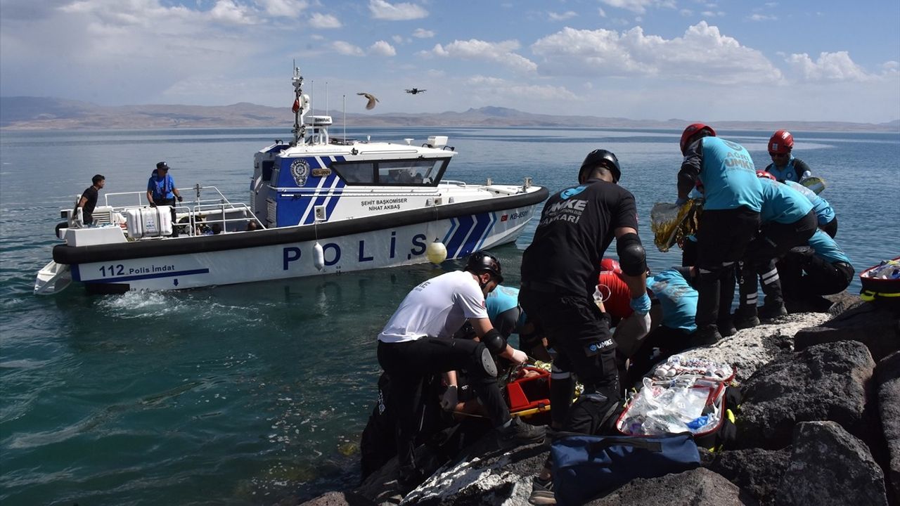 Van Gölü'nde Arama Kurtarma Tatbikatı Gerçekleştirildi