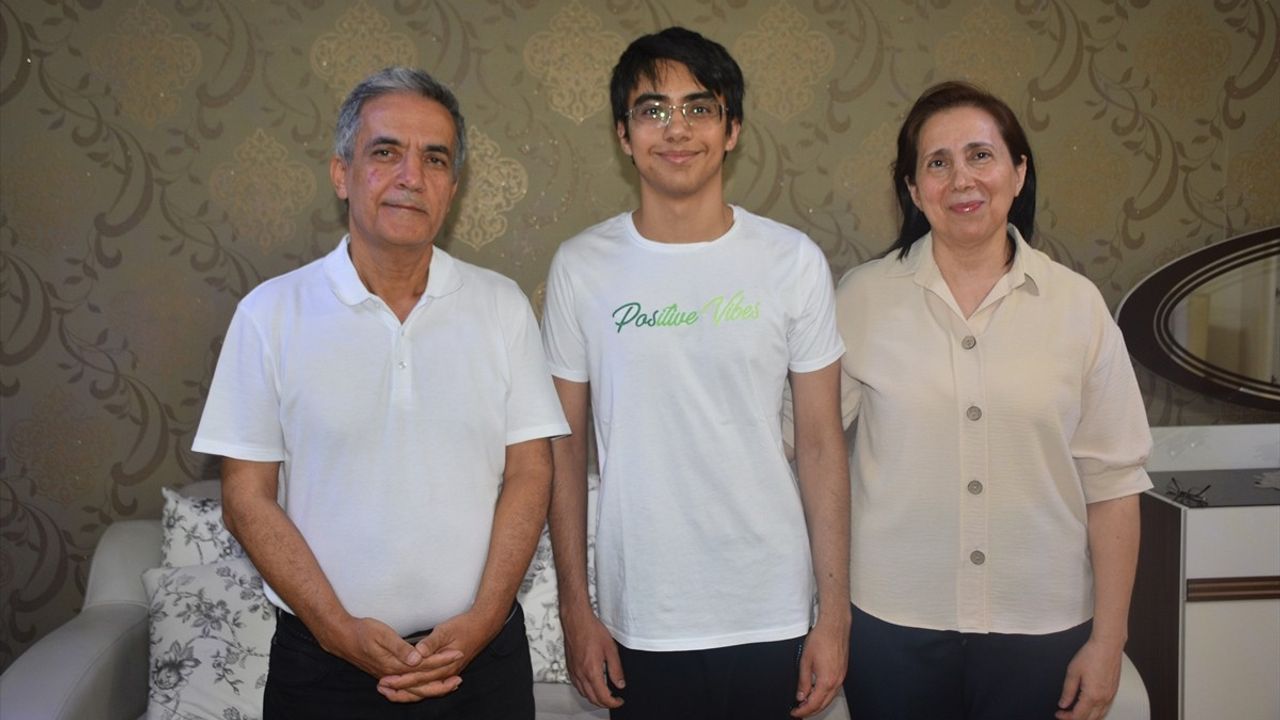 YDT İngilizce Türkiye Birincisi Mehmet Sarak: Hedefim Bilgisayar Mühendisliği