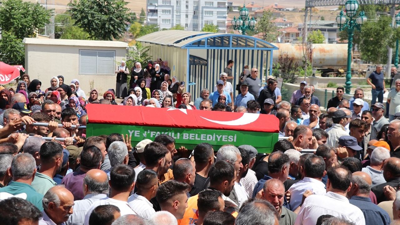 Yenifakılı Belediye Başkanı Musa Sarıaslan Trafik Kazasında Hayatını Kaybetti