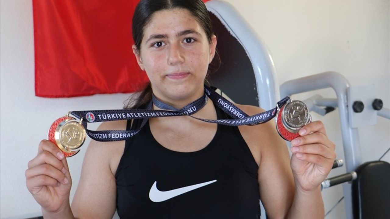 Zekiye Tuana Çetin, Gülle Atmada Türkiye Şampiyonu Oldu