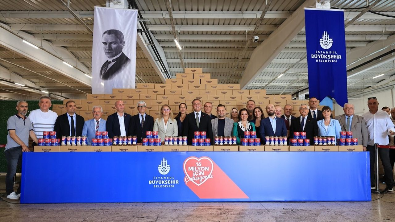 Zeytinburnu'nda İBB'nin Kurban Bağış Konserve Dağıtımı Gerçekleşti