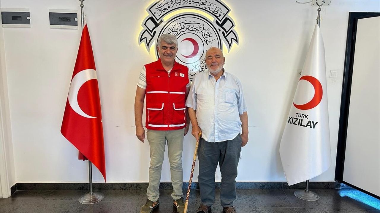 Zonguldak'ta 82 Yaşındaki Hayırsever Dairesini Kızılay'a Bağışladı