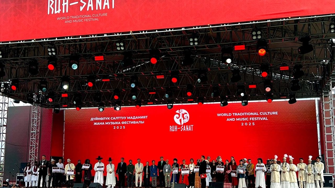 1. Dünya Geleneksel Kültür ve Müzik Festivali Kırgızistan'da Sona Erdi