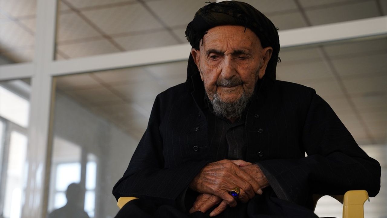 110 Yaşındaki Süleymaniyeli Müezzin, Sevgiyle Camisine Hizmet Ediyor