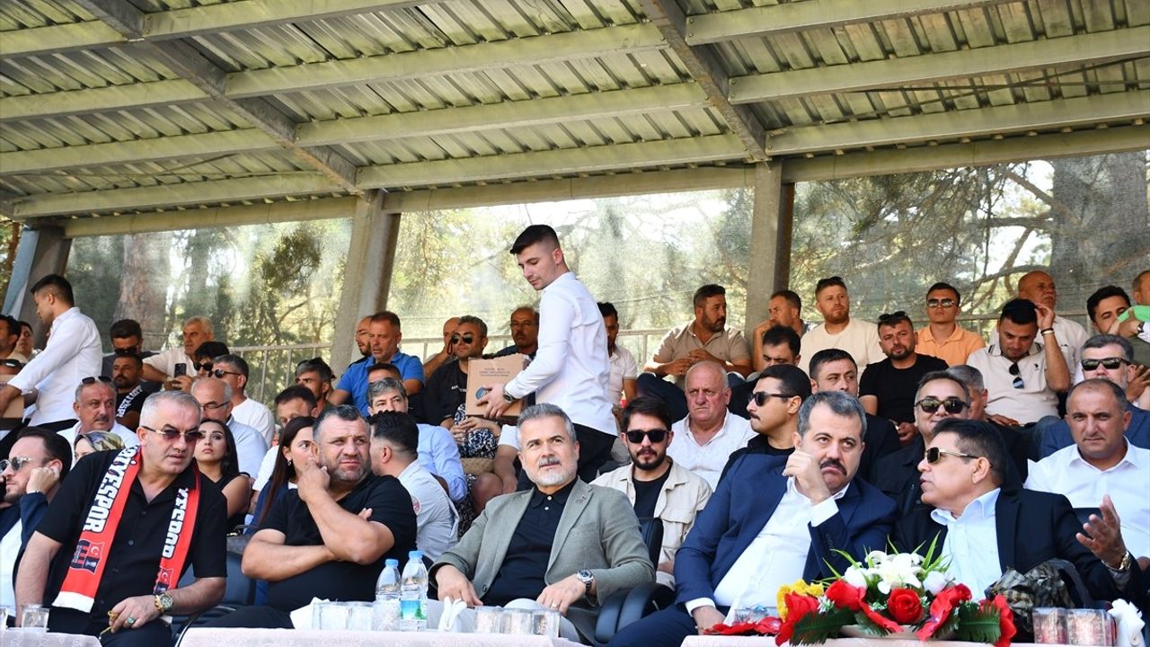 19. Kunduz Güreşleri'nin Şampiyonu Feyzullah Öztürk