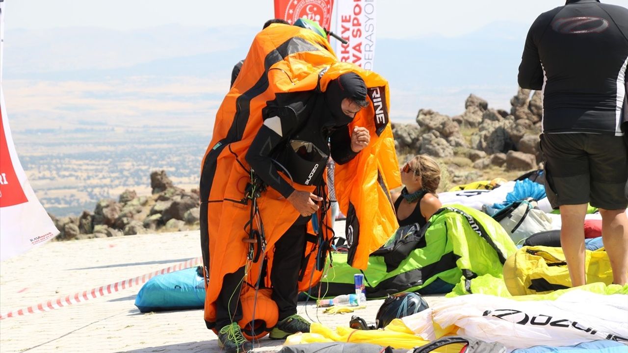 2025 Yamaç Paraşütü Dünya Kupası Aksaray'da Devam Ediyor