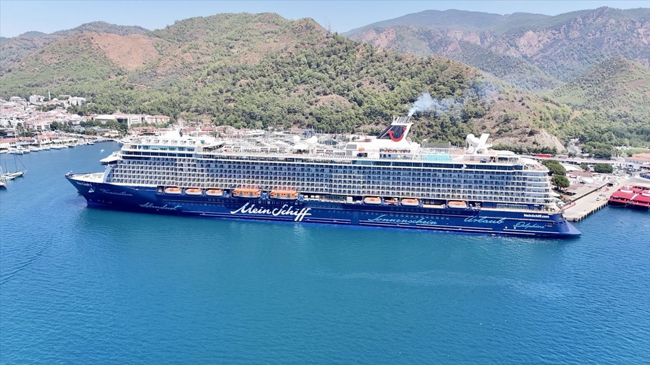 2748 Turist, Mein Schiff 5 ile Marmaris'te