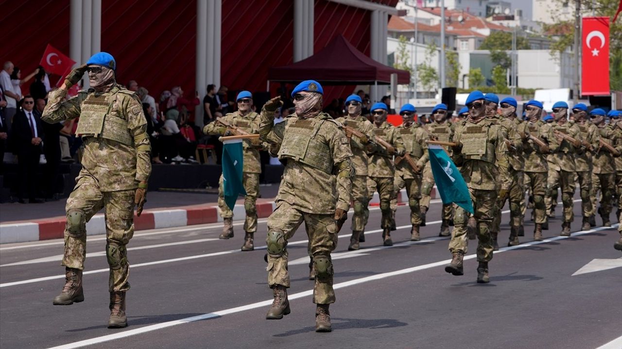 30 Ağustos İstanbul'da: Vatan Caddesi'nde 103. Yıl Resmigeçidi