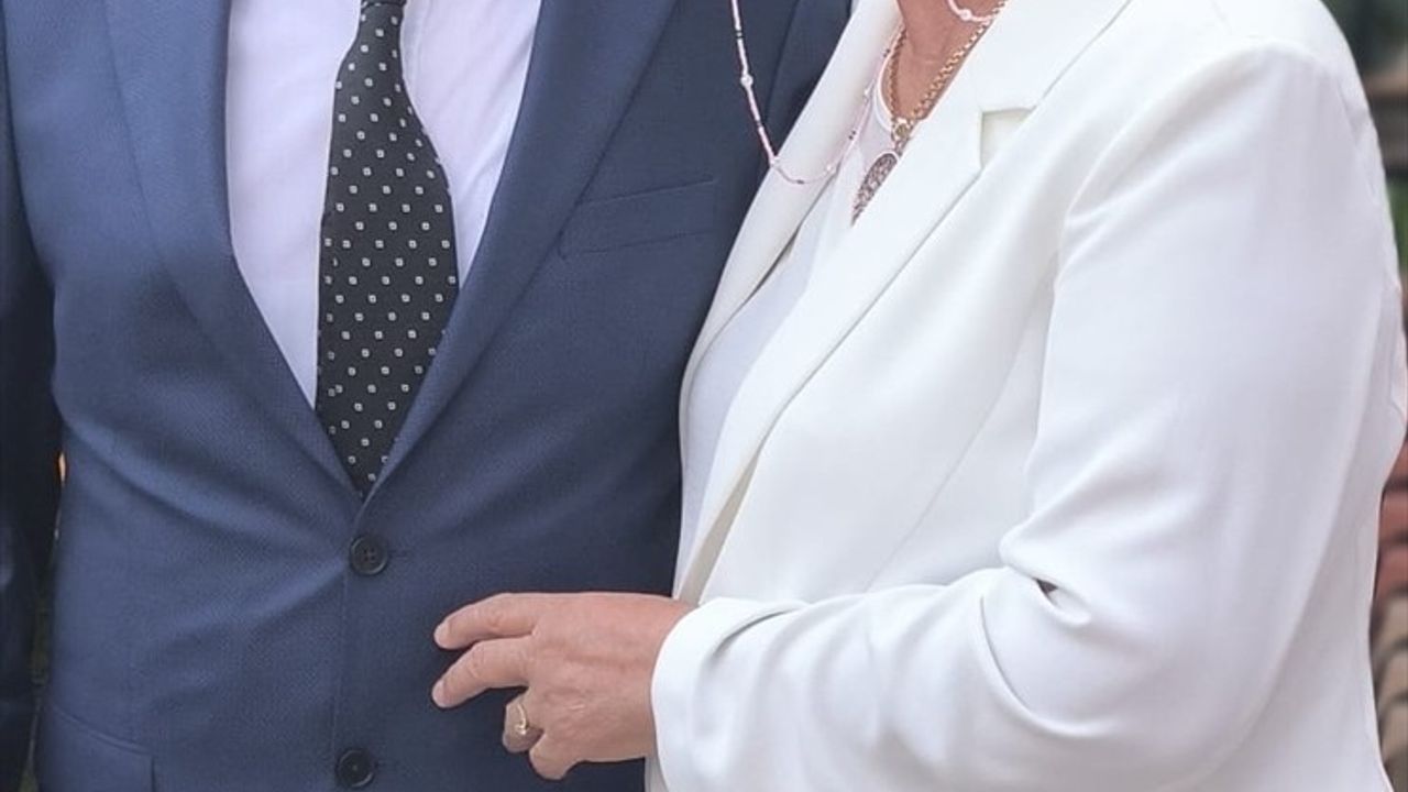 50 Yıl Sonra Nikah Tazeleyen Emekli Öğretmen Çiftin Duygusal Hikayesi