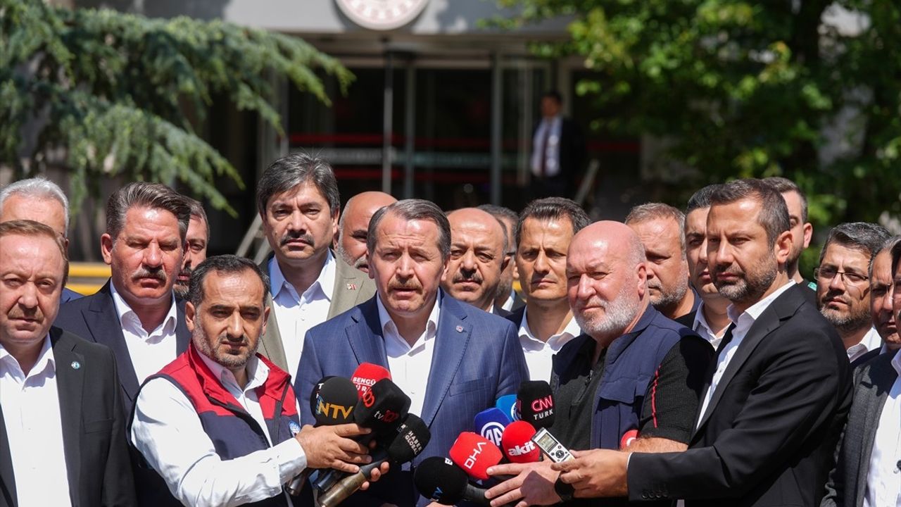 8. Dönem Kamu Toplu Sözleşmesi'nde Kısmi Anlaşma: 11 Hizmet Koluna İmza